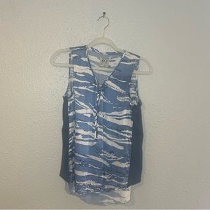 Go Silk Womens Blouse Blue White Abstract Tie V Neck Sleeveless Side Knit Trim S